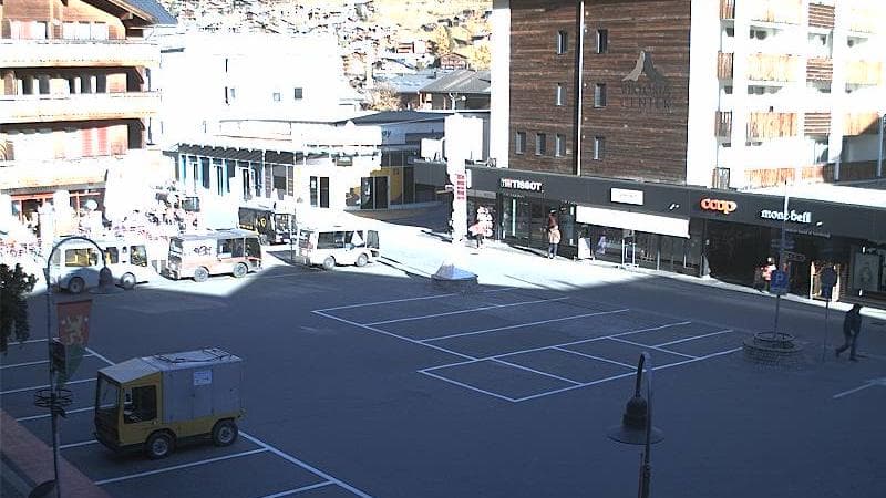 Zermatt Bahnhofplatz webcam view