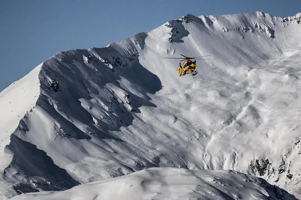 Helicopter on a rescue mission at Val d'Isère