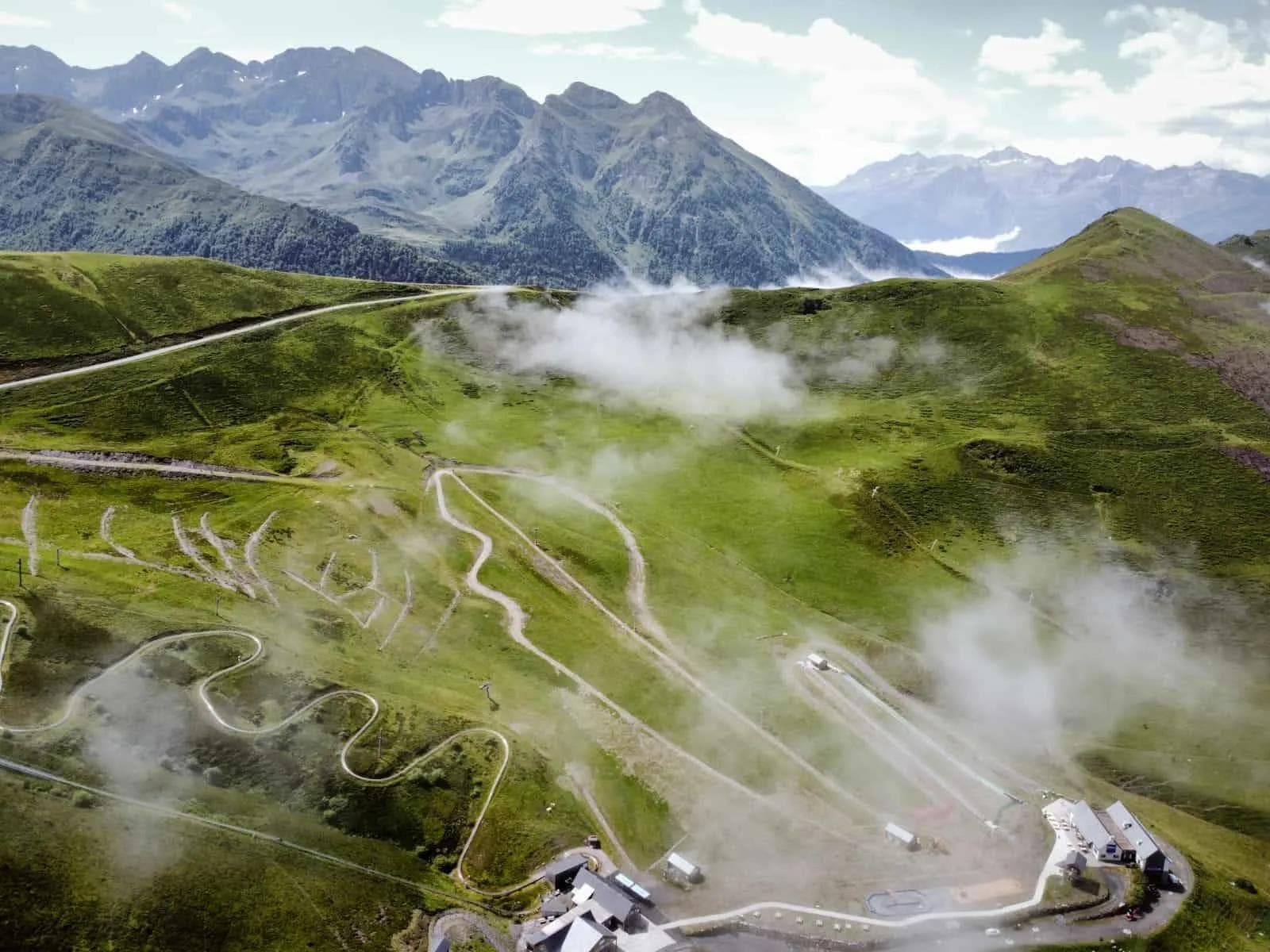 After 3 Years Without Snow, French Ski Area is Closing Slopes For Good - body image 2