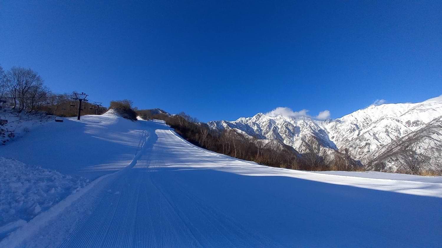 Snow and Mountainous landforms at Hakuba 47 ski resort