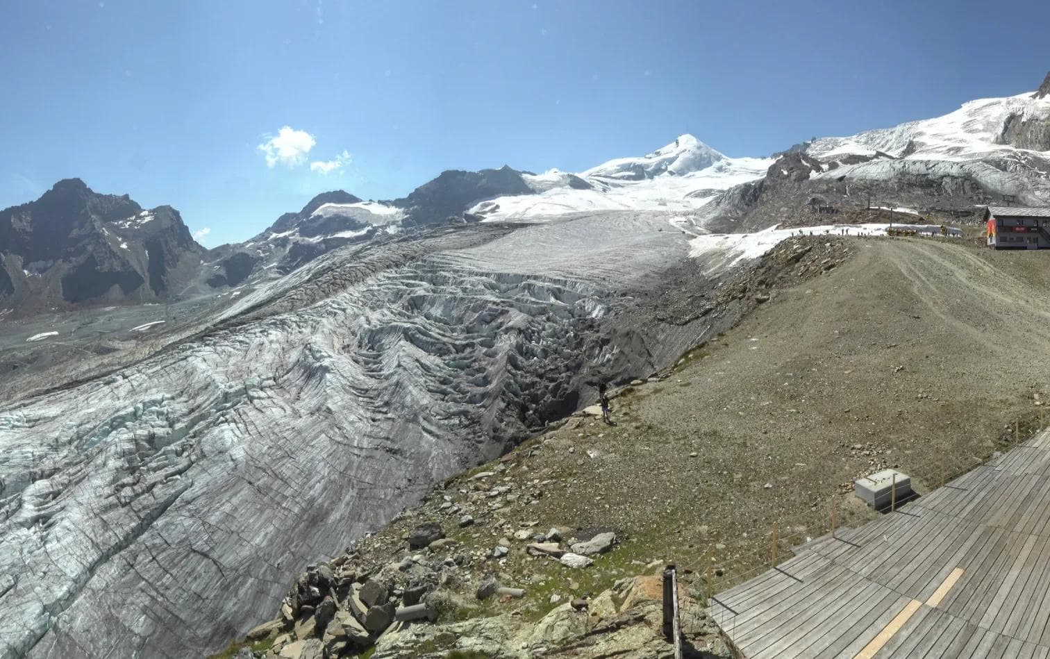 The glacier in mid August 2025 had a lot more snow on the upper sections.