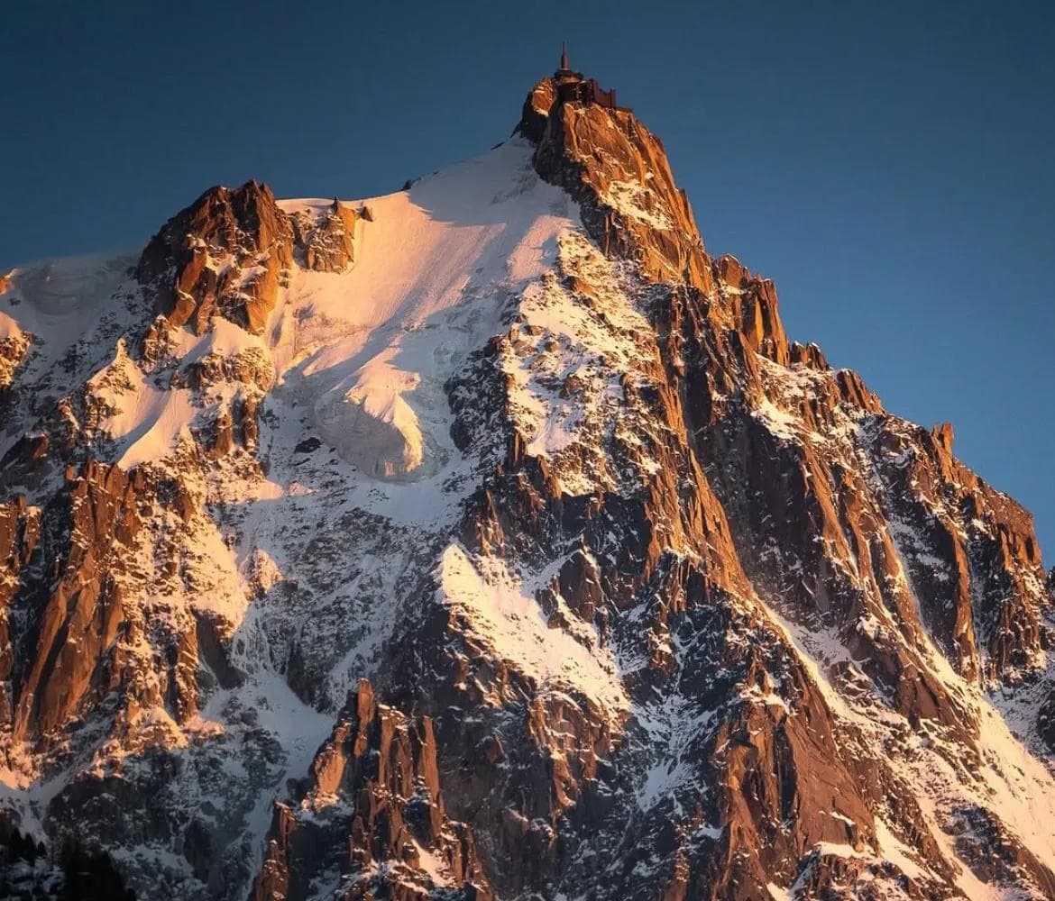 20-Year-Old Speedrider Dies After 1,000-Meter Fall on North Face of Aiguille du Midi, France - body image 1