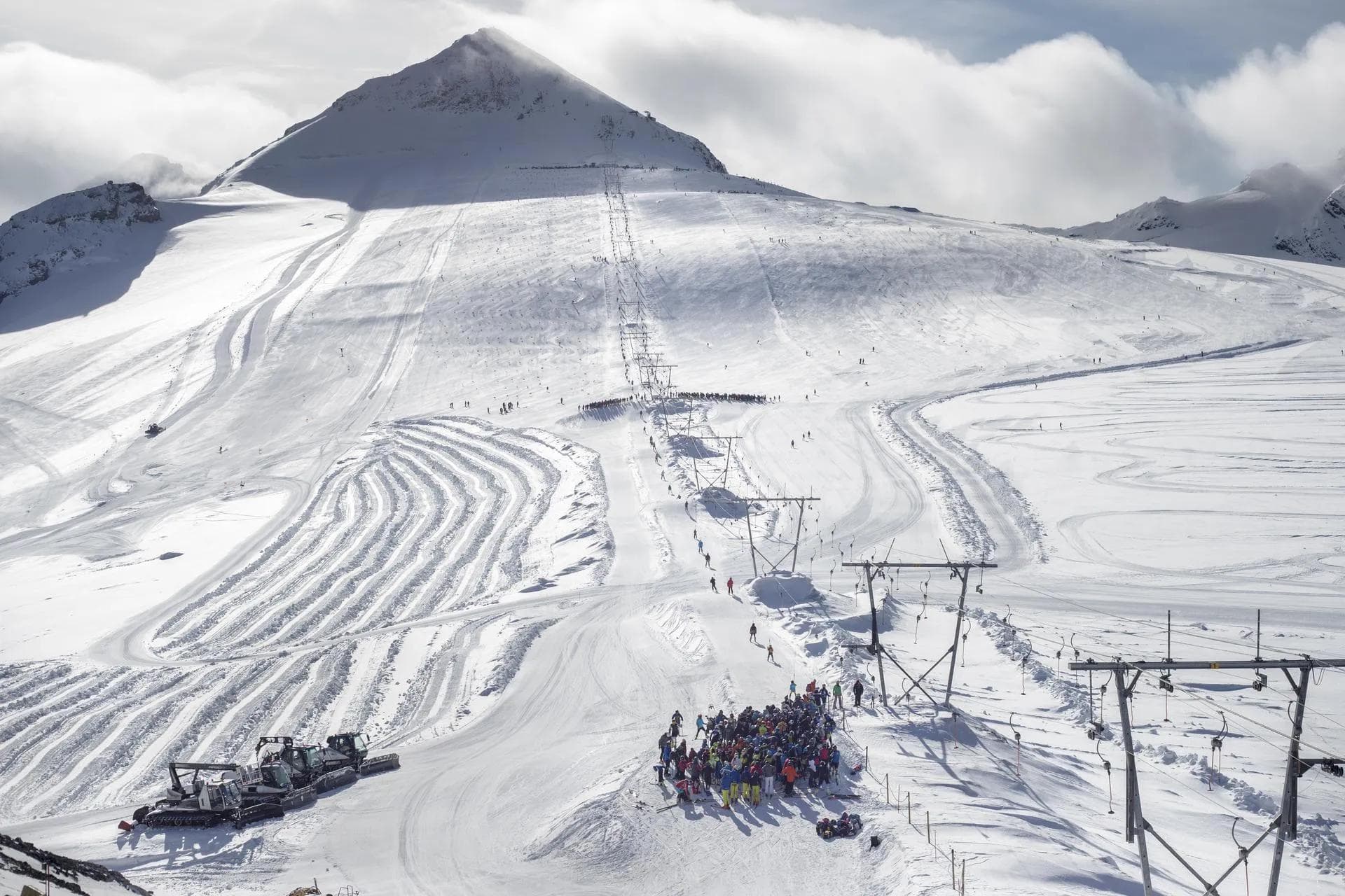 Skiing Under the Summer Sun: Italy’s Summer-Only Ski Resort Passo Stelvio Opens May 31 - body image 1