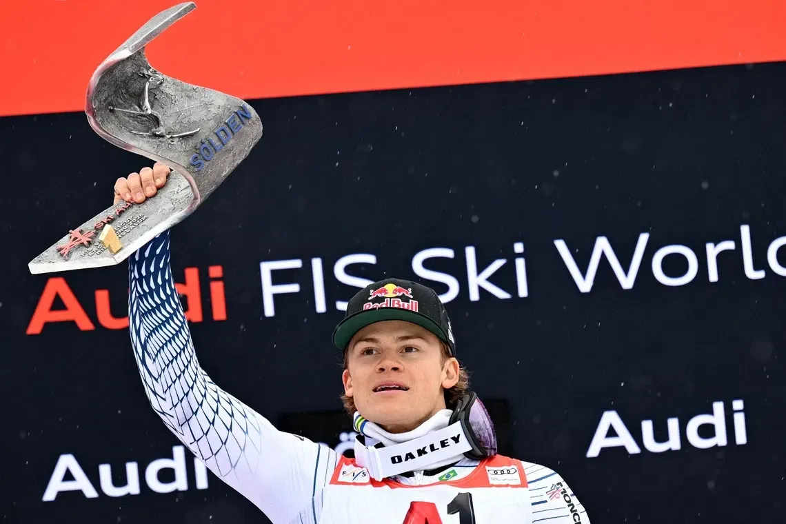 Pinheiro holding is winning trophy at Sölden.