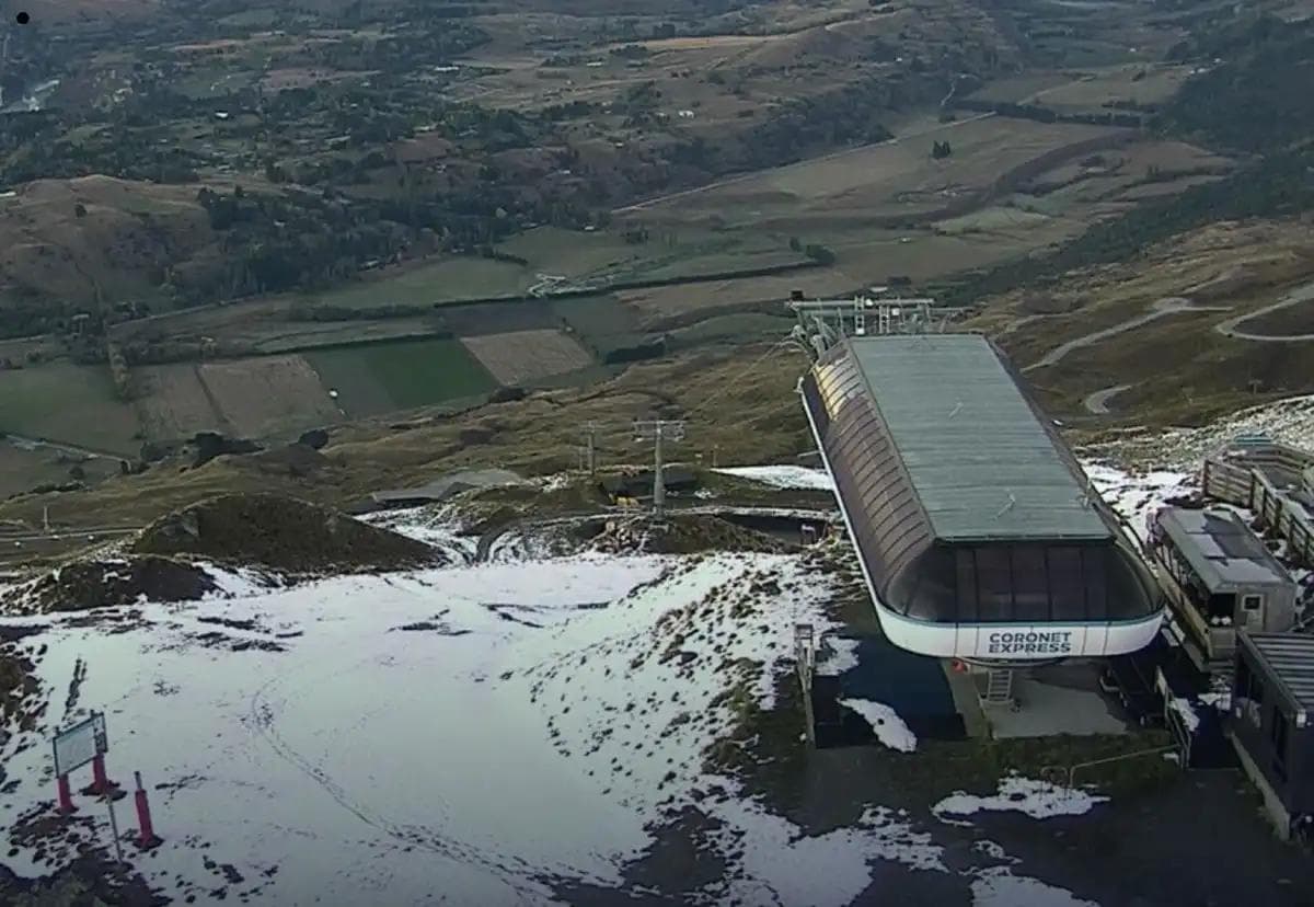 New Zealand Ski Resorts Welcome Early Snow in Autumn