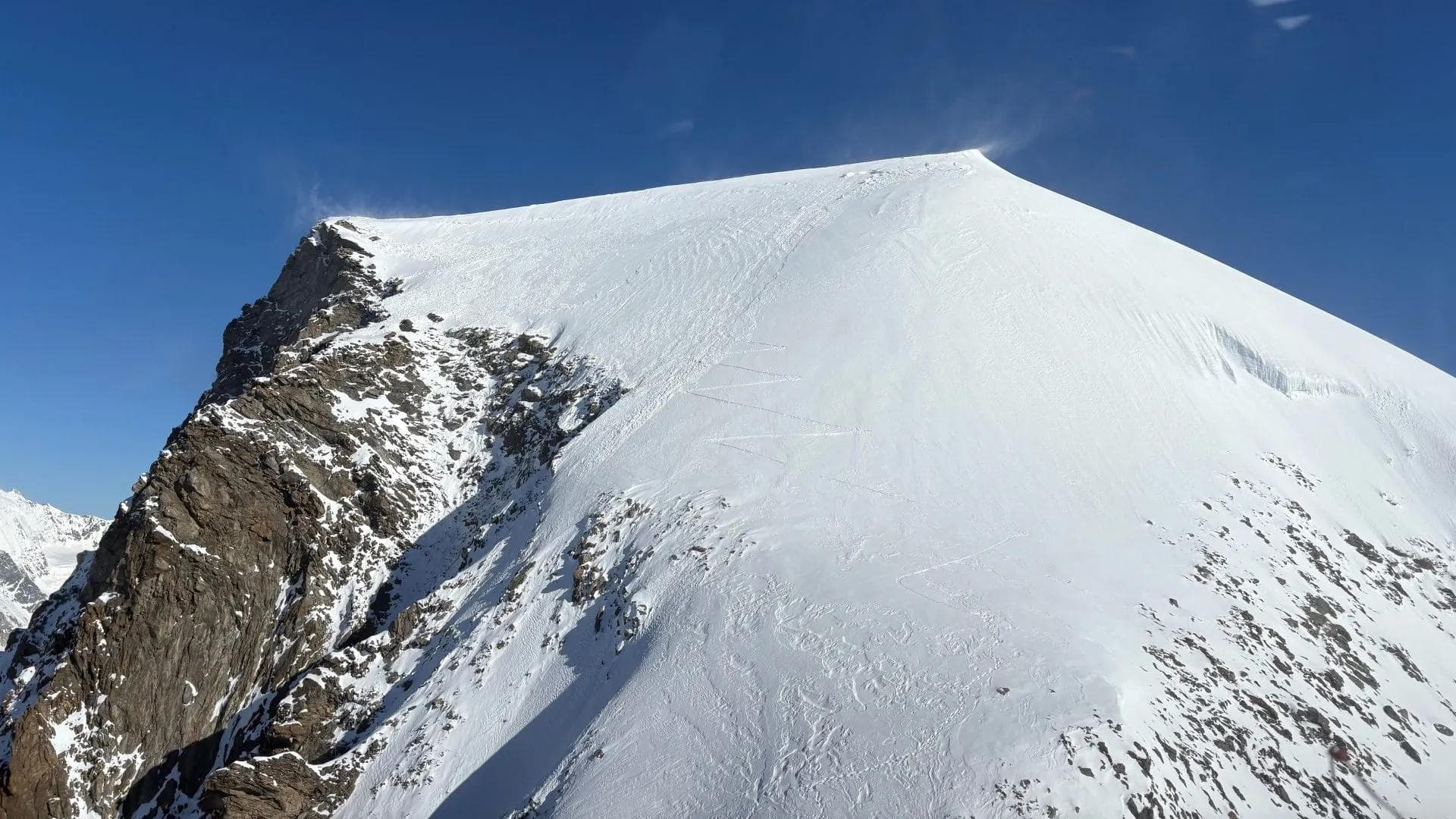 Two Backcountry Skiers Killed in Avalanche Near Saas-Fee, Switzerland - body image 1