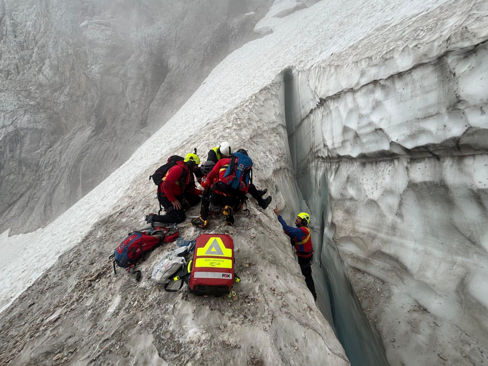 Strokes of Luck Save Climber Trapped Headfirst in Glacier Crevasse at Zugspitze, Germany