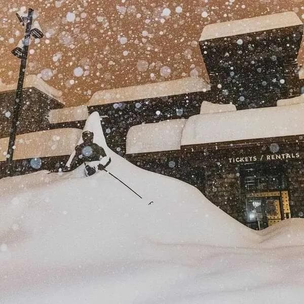 Mammoth Mountain sees 9ft of snow after monster storm!