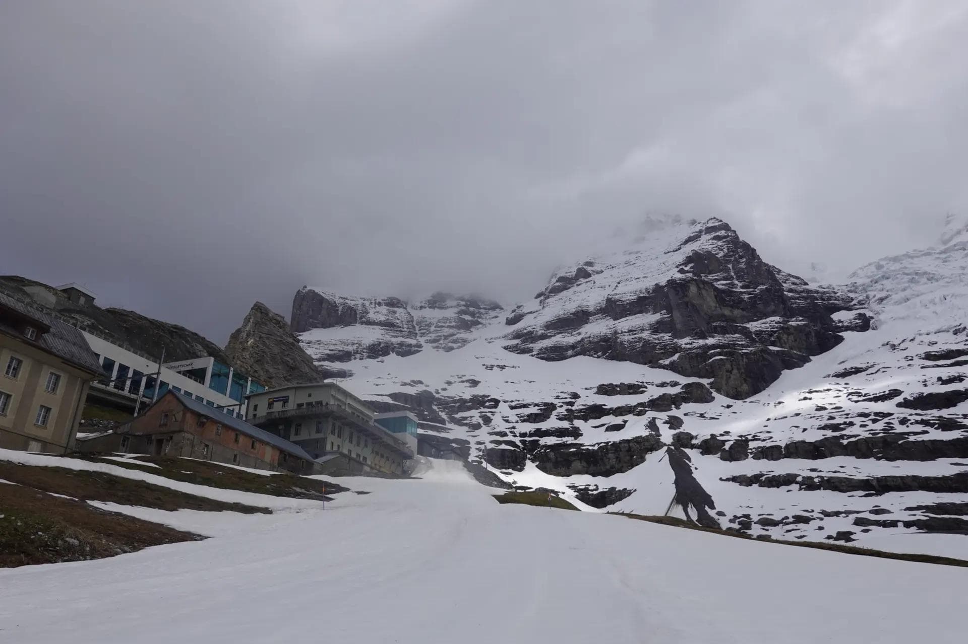 2 Dead After 7 Swept Away and Buried by Avalanche on Eiger Peak, Switzerland - body image 1