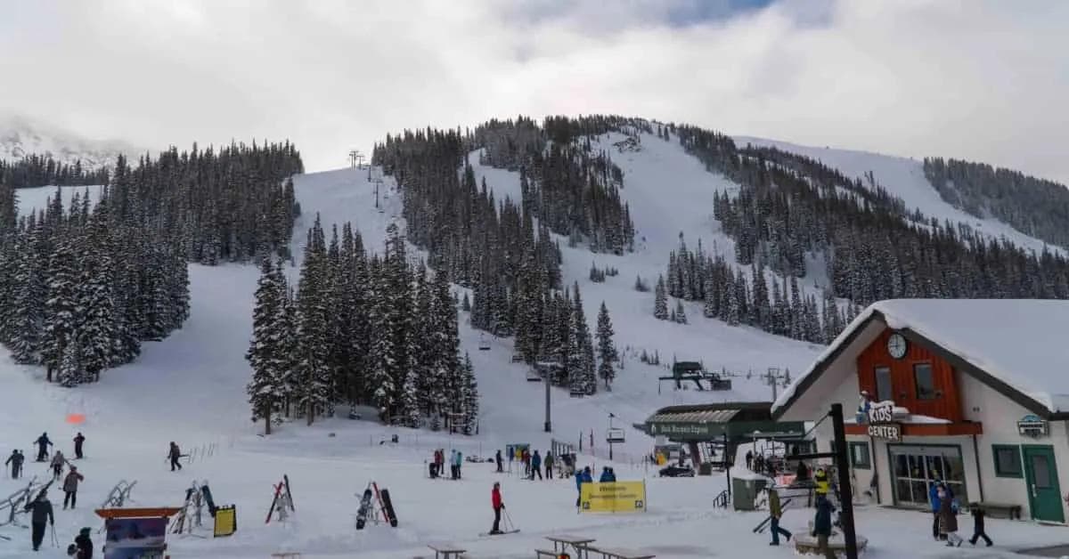 Arapahoe Basin, CO, Adjusts Parking Reservations for 2025-26 Amid Ikon Pass Changes