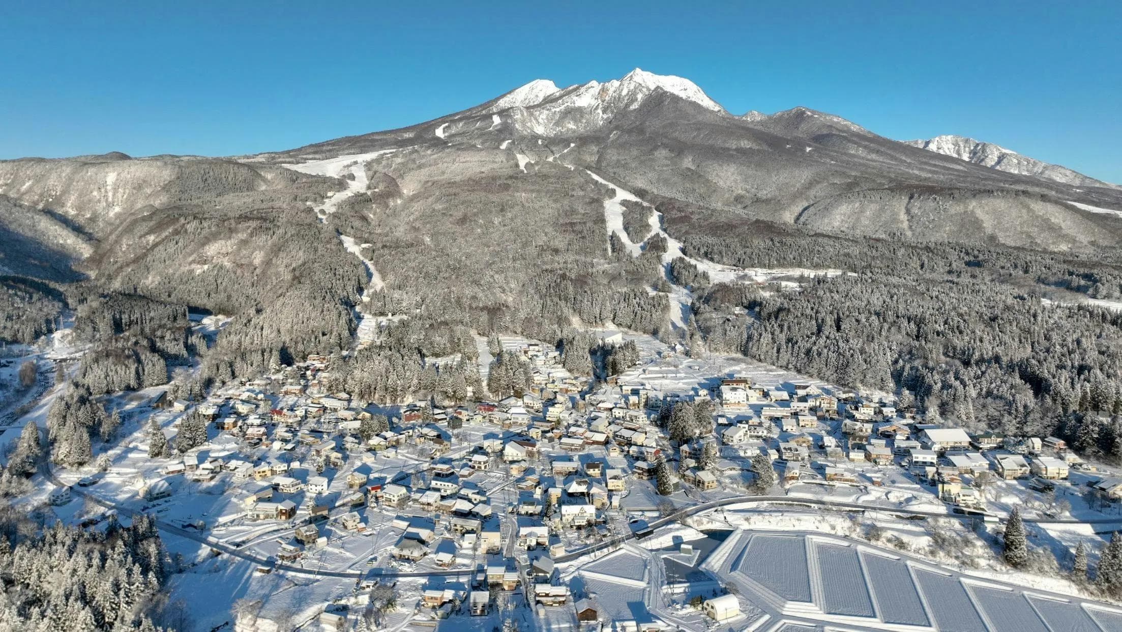 Myoko's $1.4bn Ski Boom: Growth, Jobs & Rising Questions - body image 1