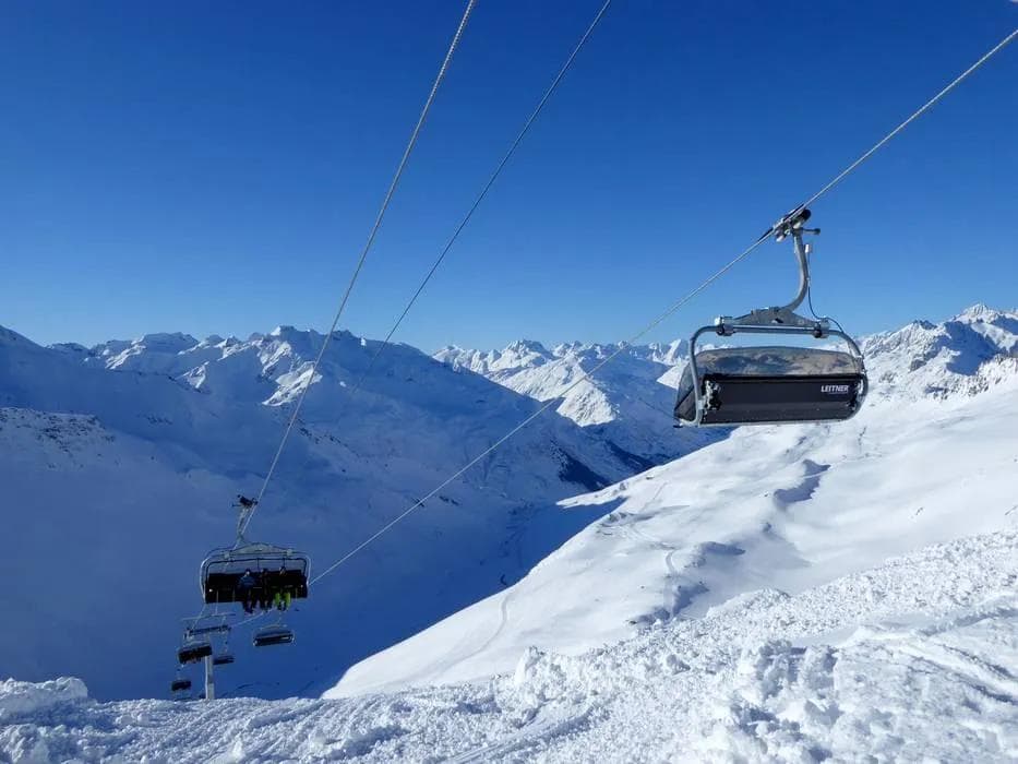 Why are American investors flocking to this Swiss Alps ski village? | Euronews