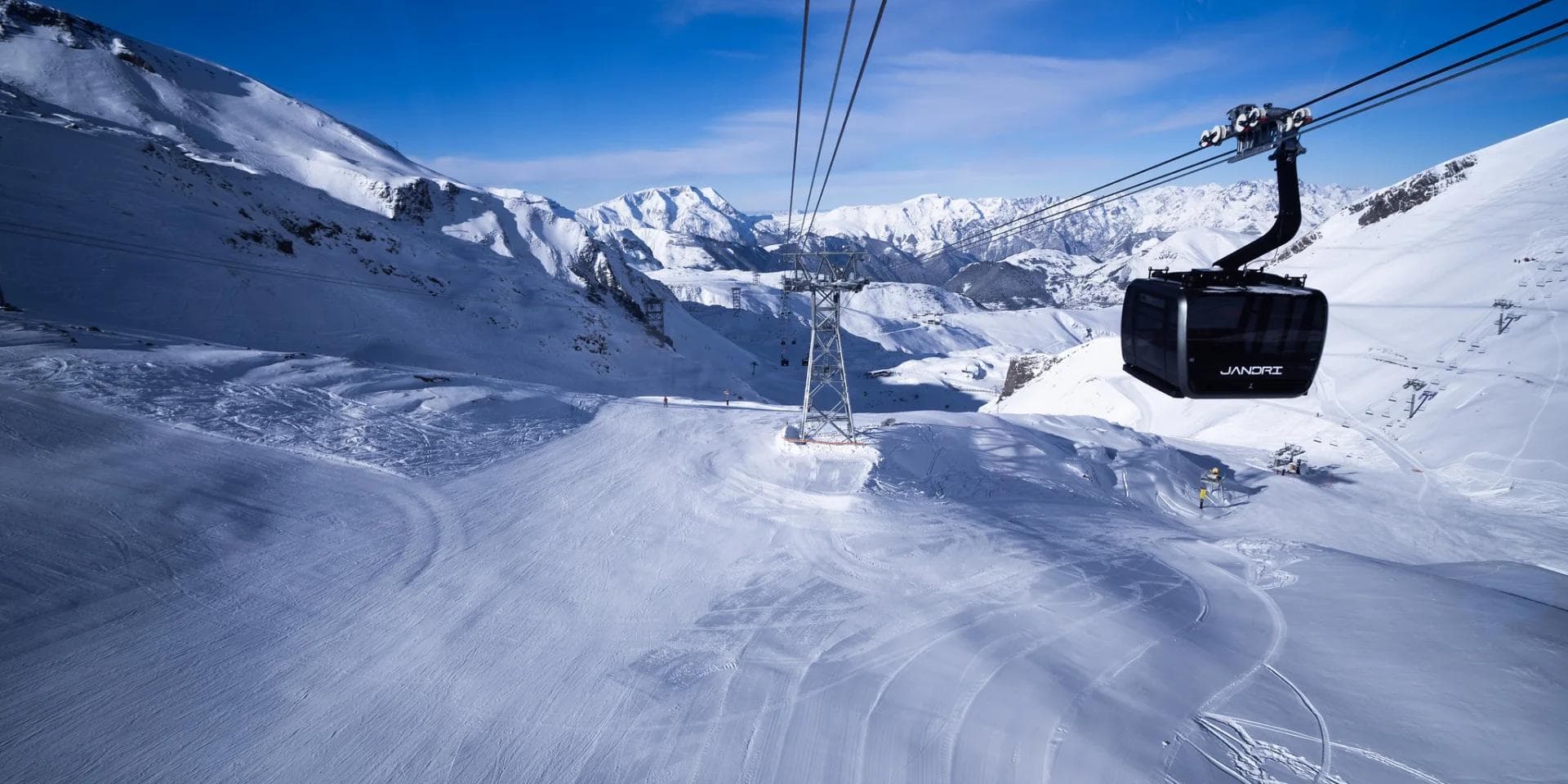 The new Jandri 3S gondola at Les Deux Alps in France