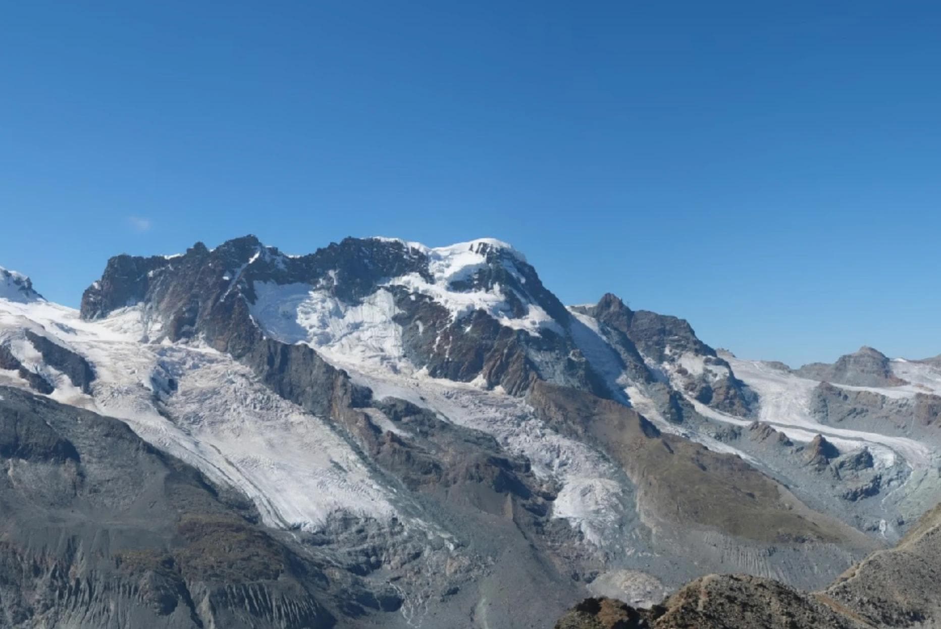 The glaciers are looking exceptionally dry at Zermatt.