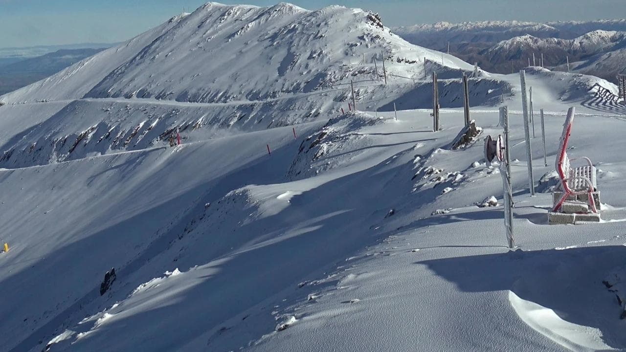The summit of Mt Hutt looking rather nice, lets hope its able to stick around.