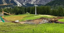 The giant cracks appearing at the construction site